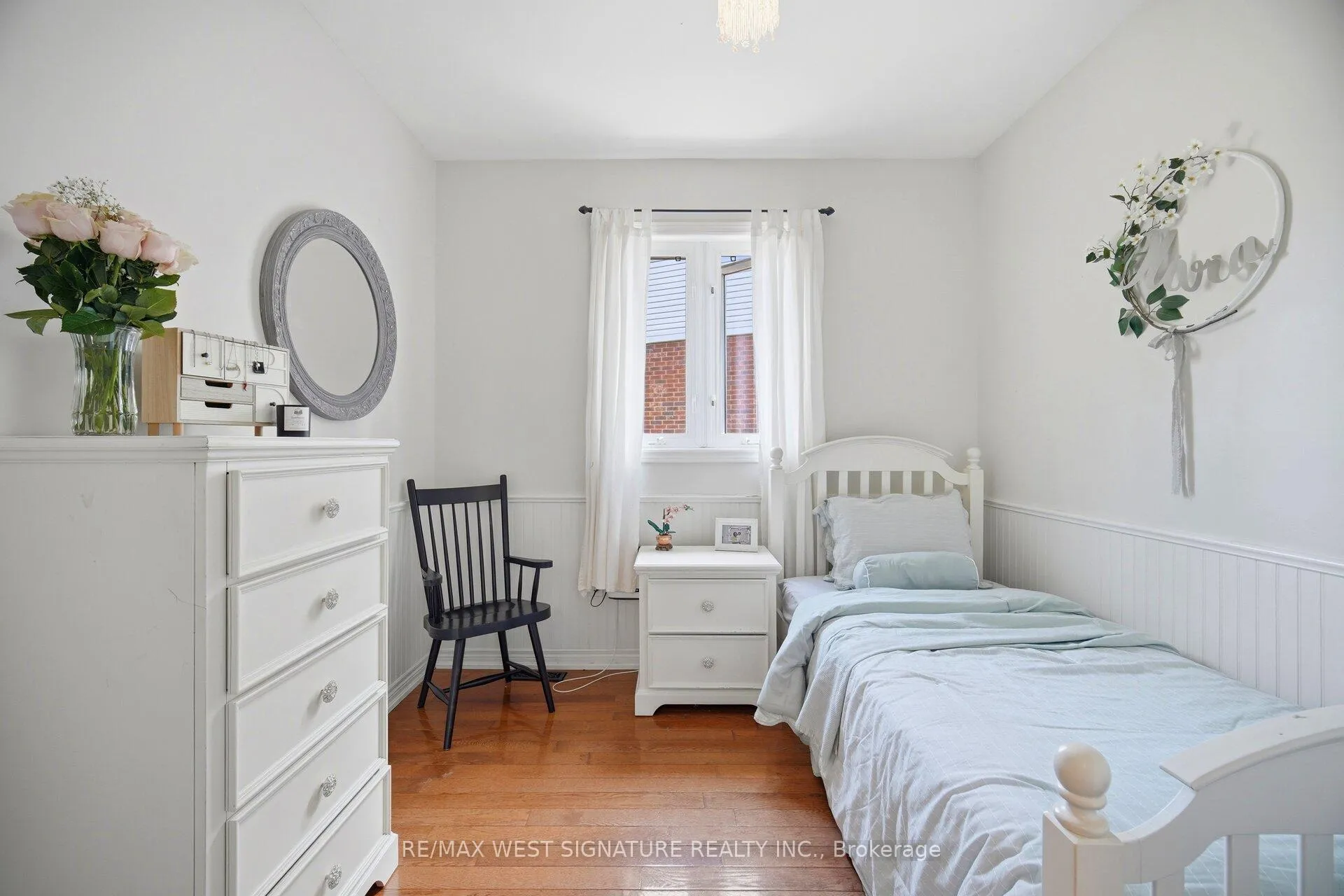 Photo 22 of 29 Willard Hunt Crescent, King, Schomberg — HOMEH