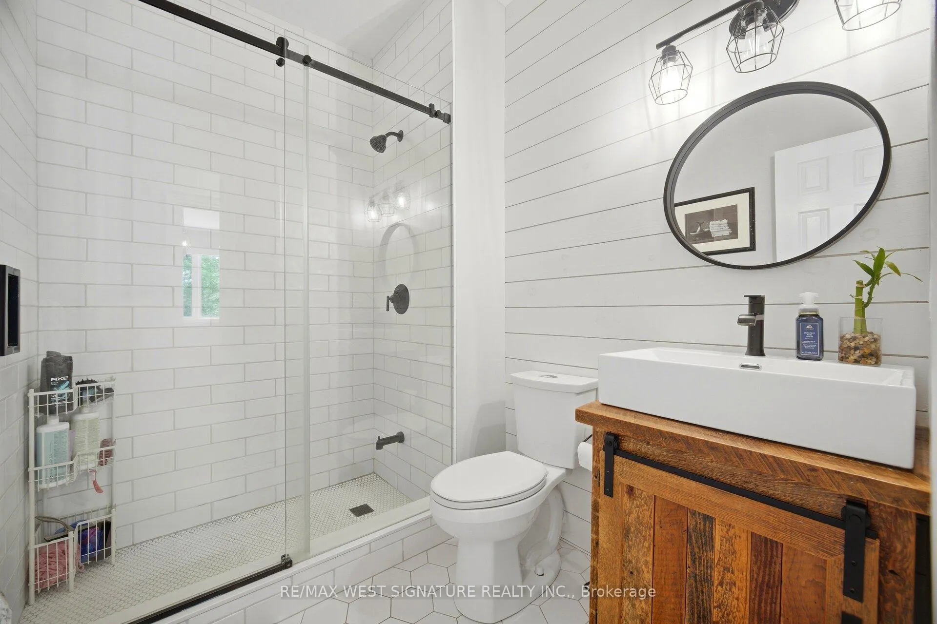 Photo 23 of 29 Willard Hunt Crescent, King, Schomberg — HOMEH
