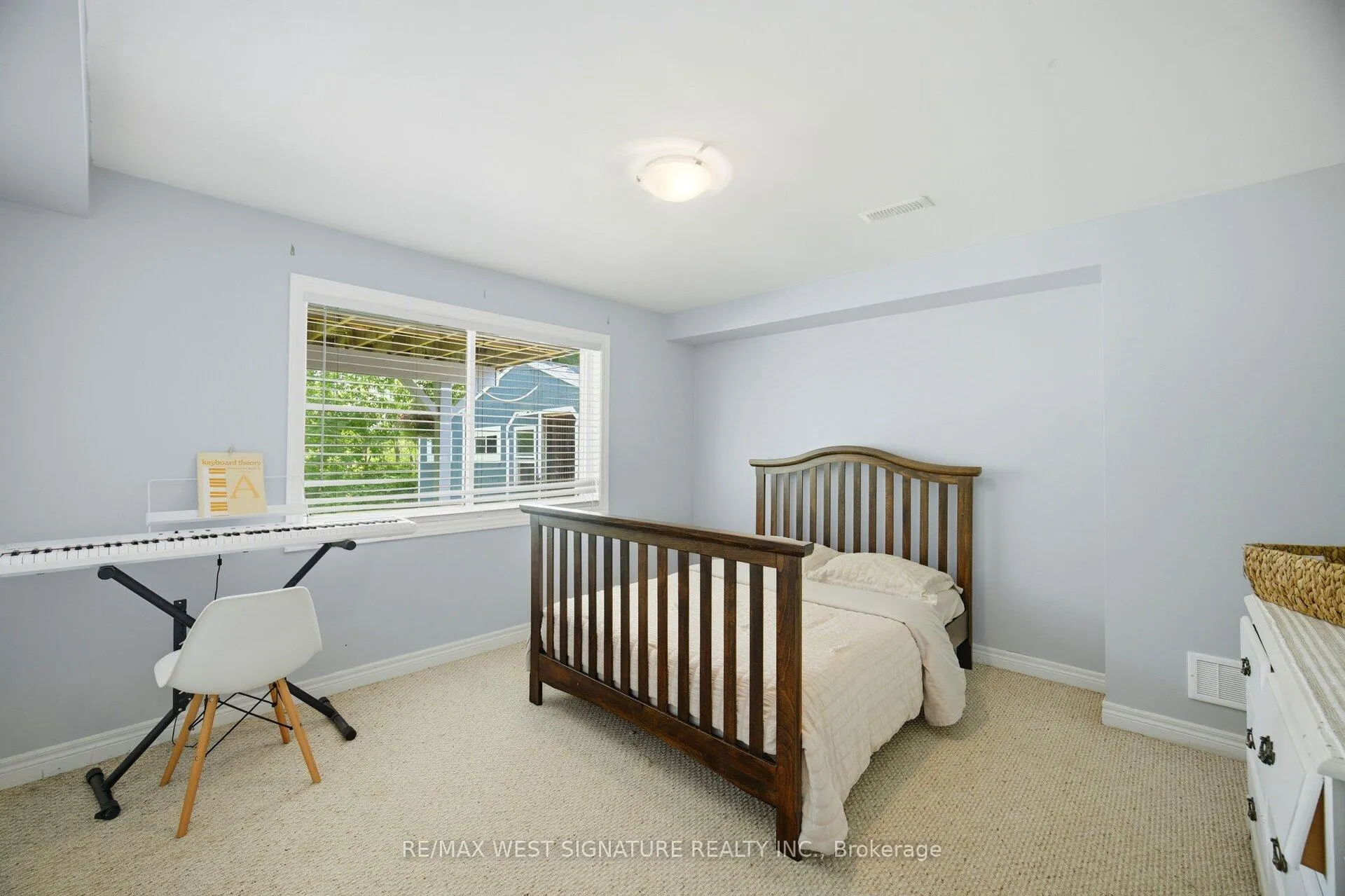 Photo 32 of 29 Willard Hunt Crescent, King, Schomberg — HOMEH