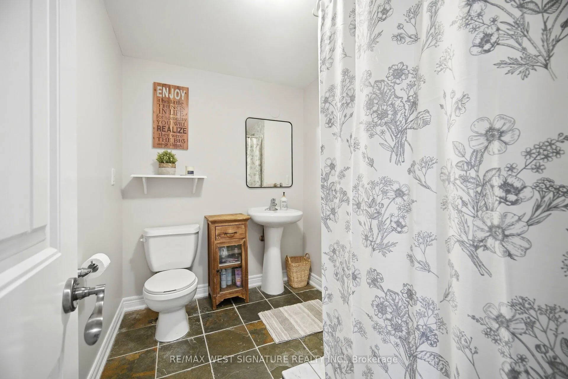 Photo 34 of 29 Willard Hunt Crescent, King, Schomberg — HOMEH