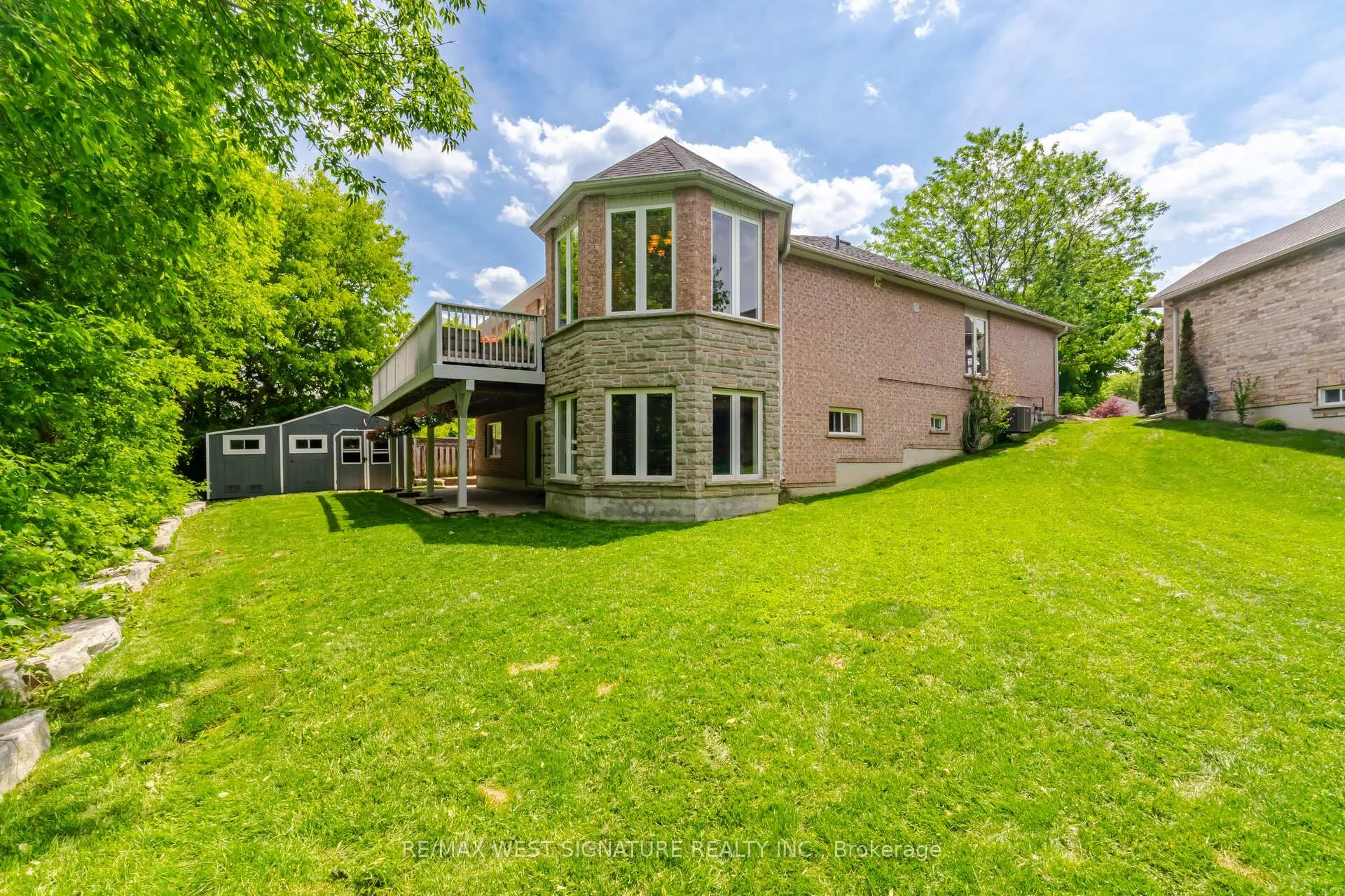 Photo 38 of 29 Willard Hunt Crescent, King, Schomberg — HOMEH