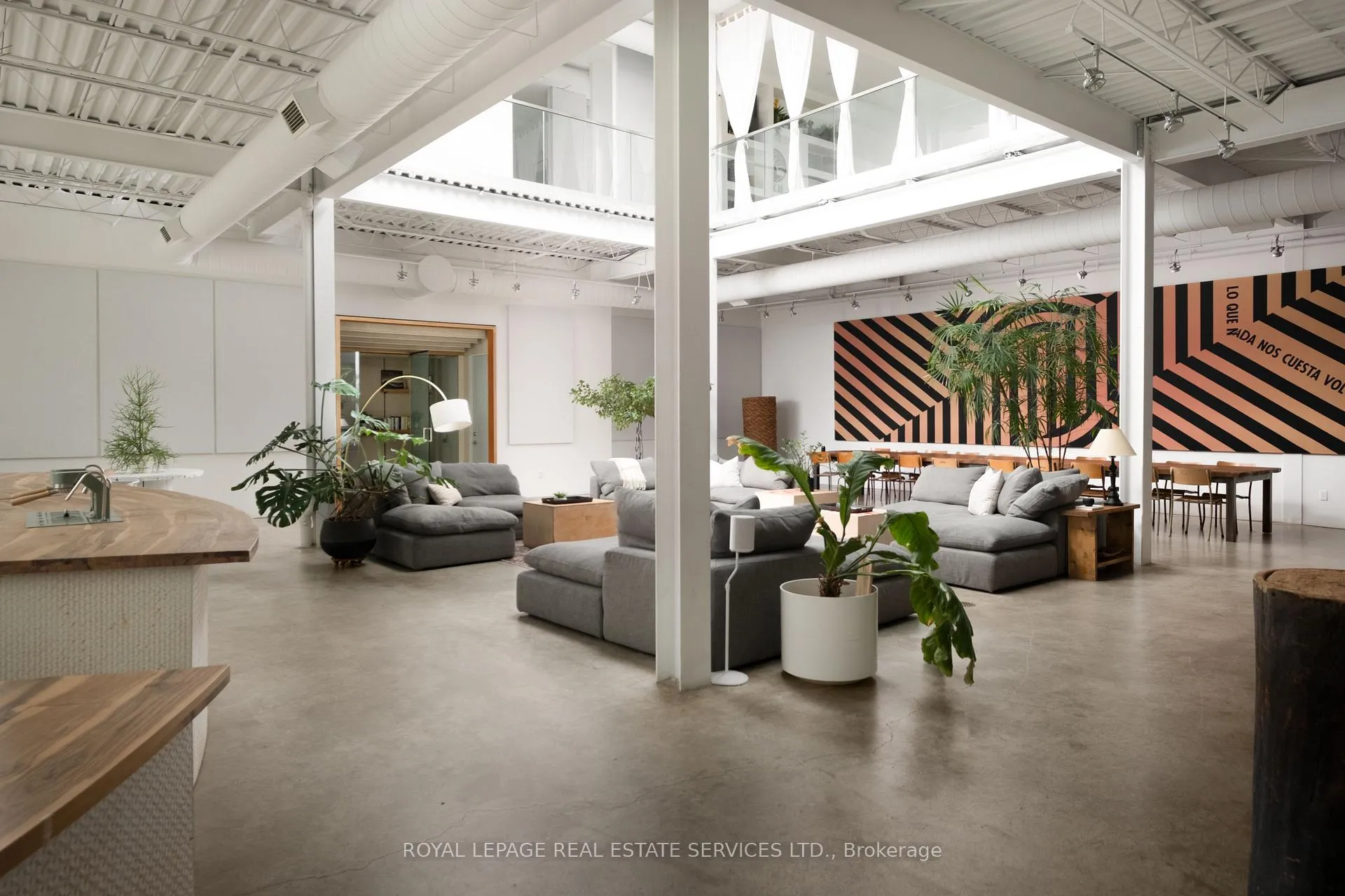 Front of 1 Roof Garden Lane