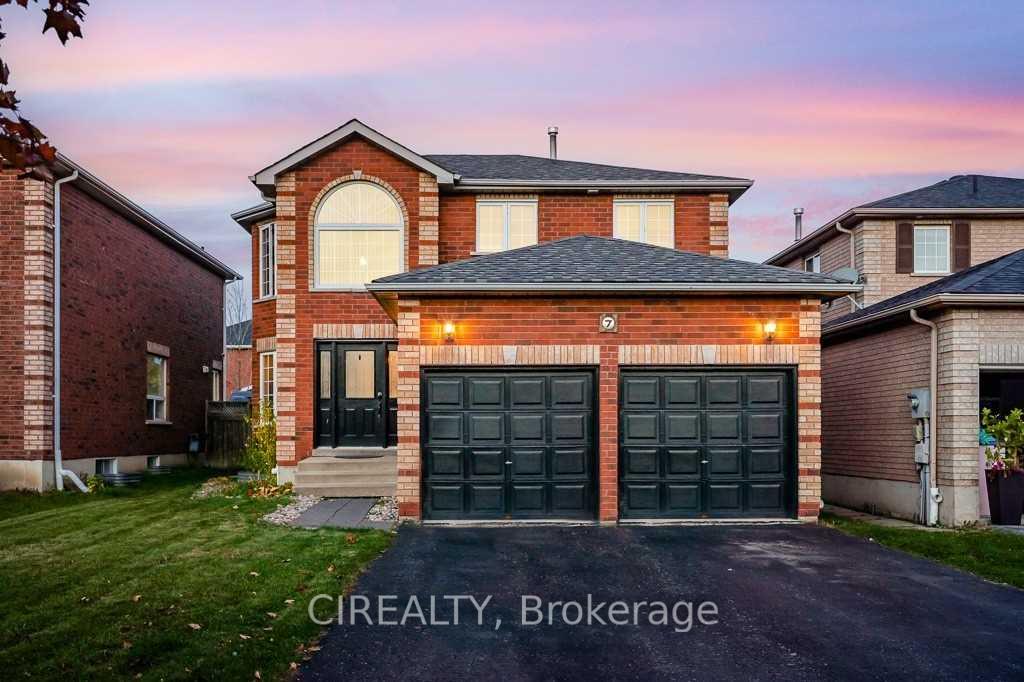 Photo 1 of 7 Crompton Drive, Barrie, Little Lake — HOMEH