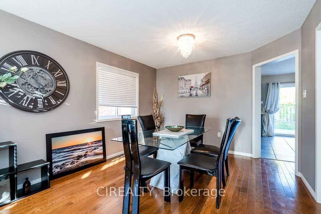 Photo 5 of 7 Crompton Drive, Barrie, Little Lake — HOMEH