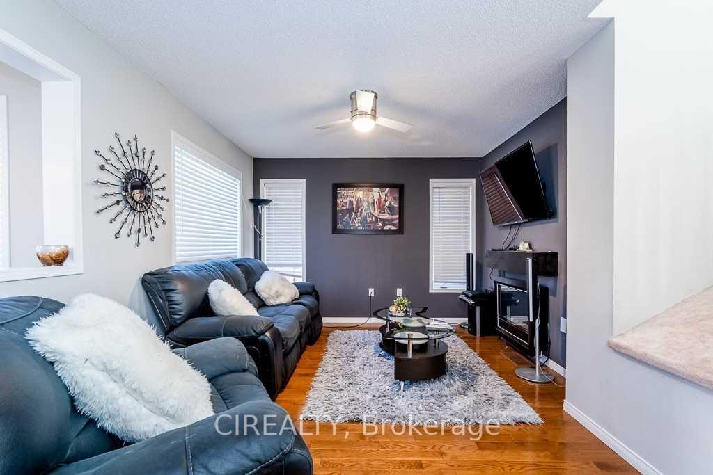 Photo 8 of 7 Crompton Drive, Barrie, Little Lake — HOMEH