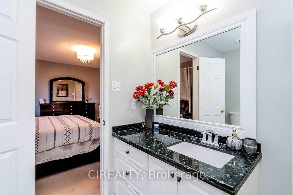 Photo 13 of 7 Crompton Drive, Barrie, Little Lake — HOMEH