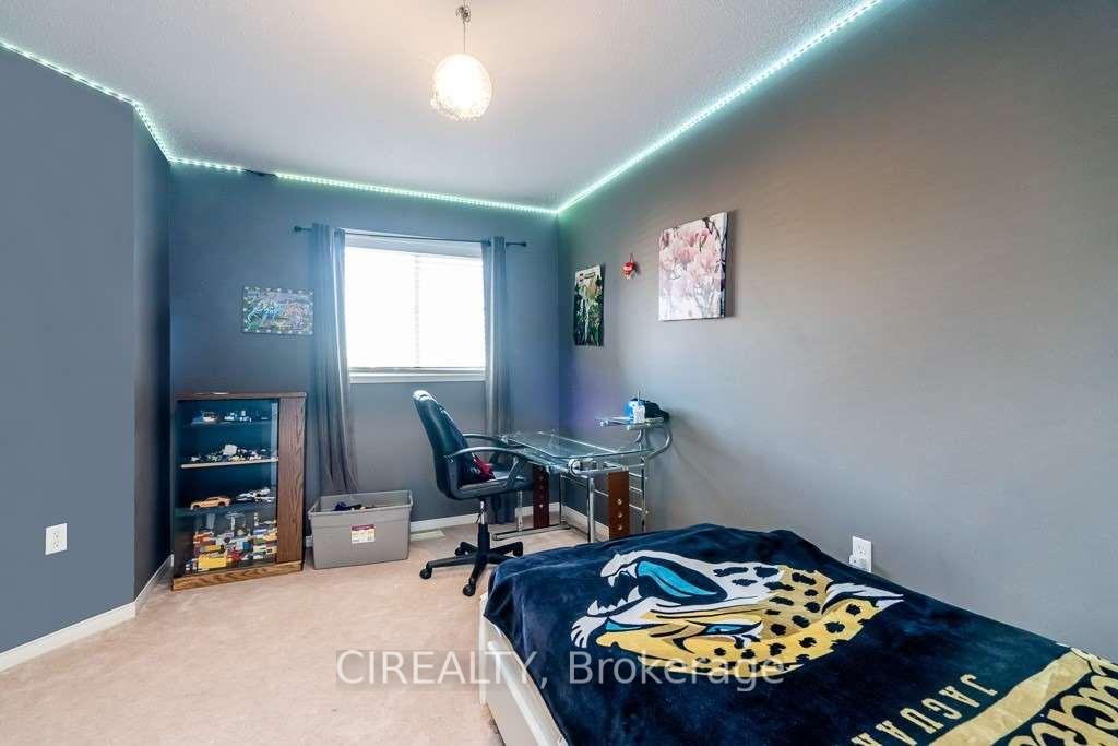Photo 15 of 7 Crompton Drive, Barrie, Little Lake — HOMEH
