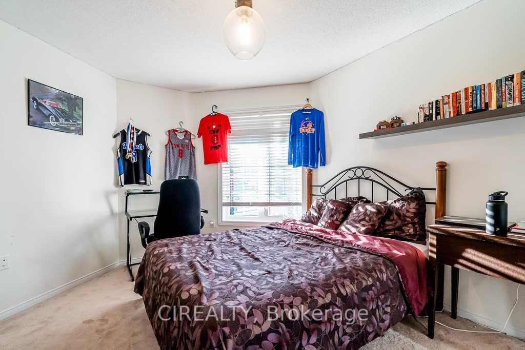 Photo 16 of 7 Crompton Drive, Barrie, Little Lake — HOMEH