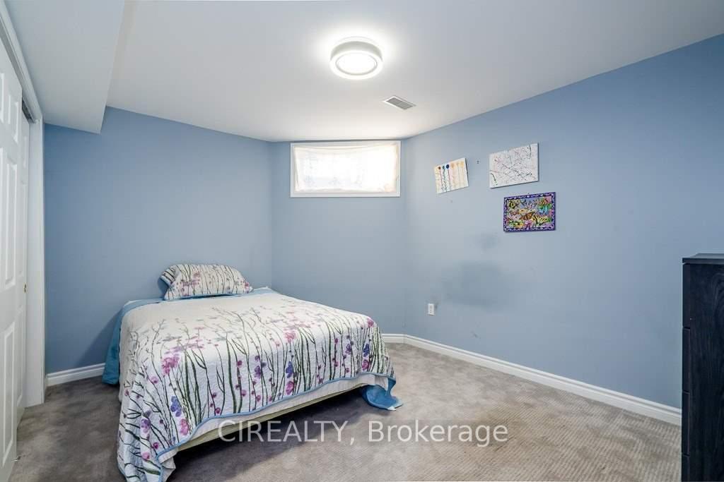 Photo 18 of 7 Crompton Drive, Barrie, Little Lake — HOMEH
