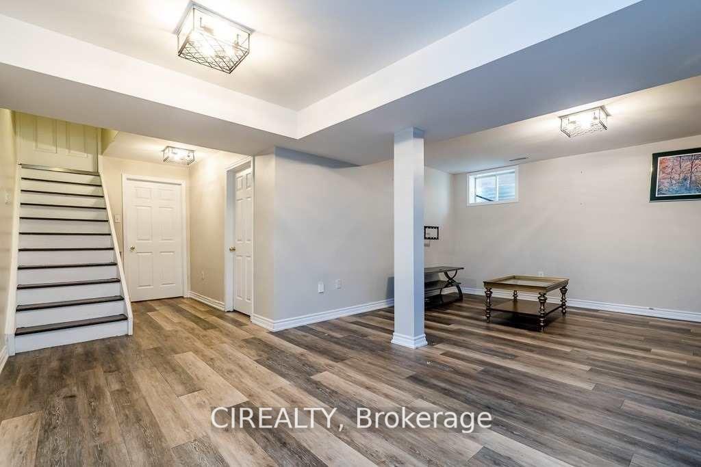 Photo 20 of 7 Crompton Drive, Barrie, Little Lake — HOMEH