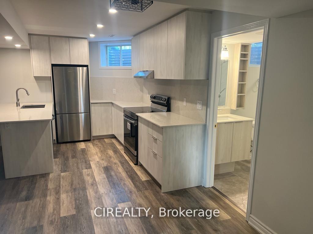 Photo 21 of 7 Crompton Drive, Barrie, Little Lake — HOMEH
