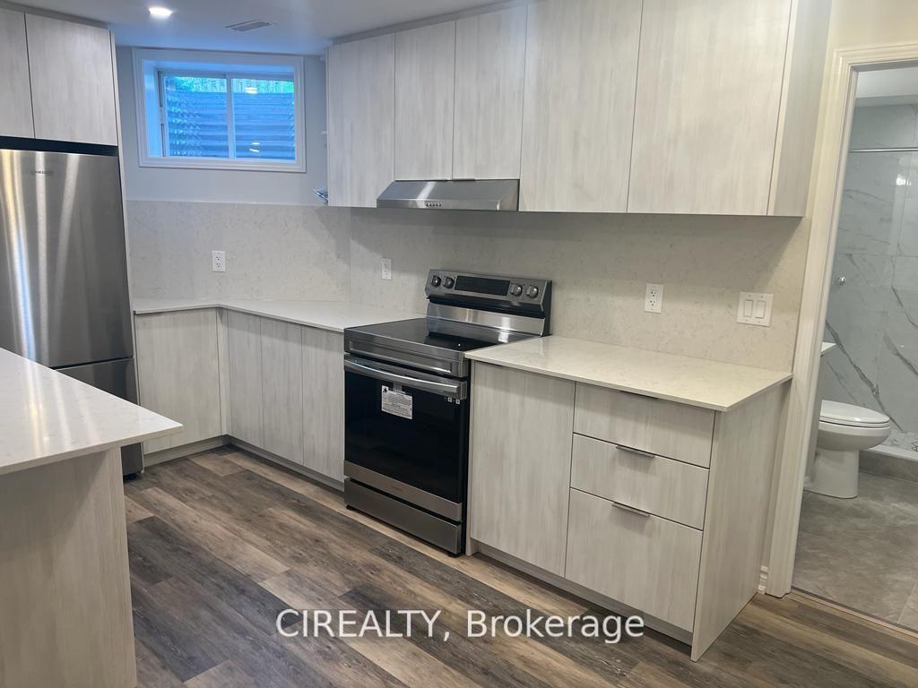 Photo 22 of 7 Crompton Drive, Barrie, Little Lake — HOMEH