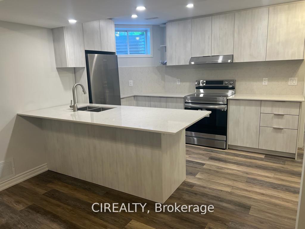 Photo 23 of 7 Crompton Drive, Barrie, Little Lake — HOMEH