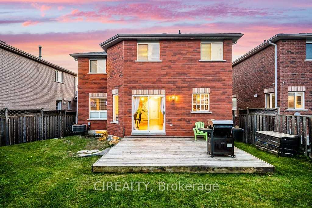 Photo 27 of 7 Crompton Drive, Barrie, Little Lake — HOMEH