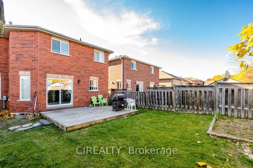 Photo 28 of 7 Crompton Drive, Barrie, Little Lake — HOMEH