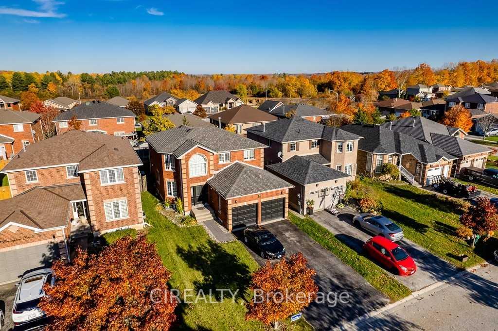Photo 30 of 7 Crompton Drive, Barrie, Little Lake — HOMEH