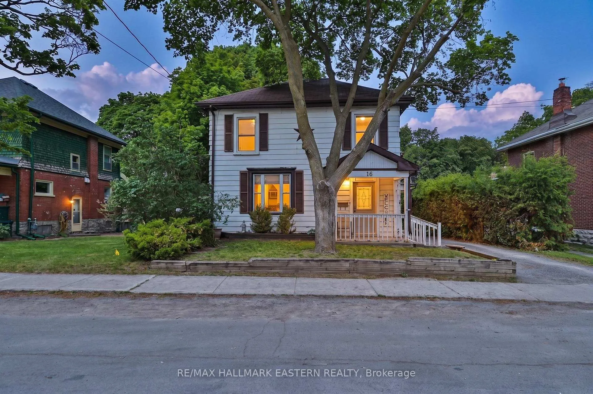 Photo 2 of 16 Holloway Street, Belleville, Belleville Ward — HOMEH