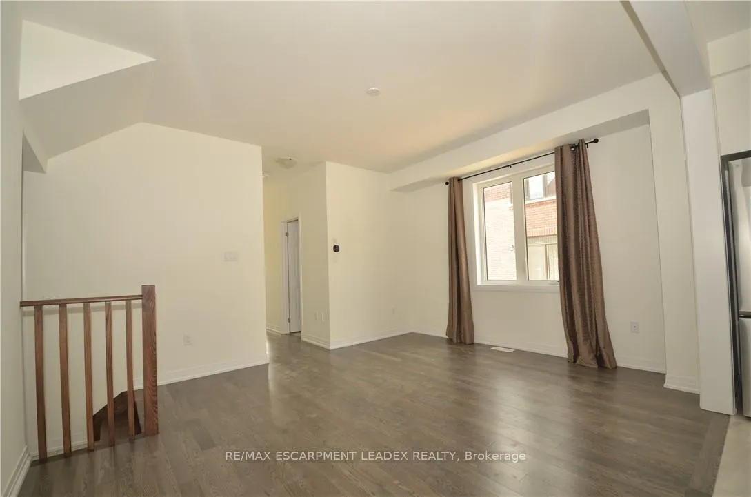 Photo 4 of 10 Heritage Way, Thorold, Rolling Meadows — HOMEH