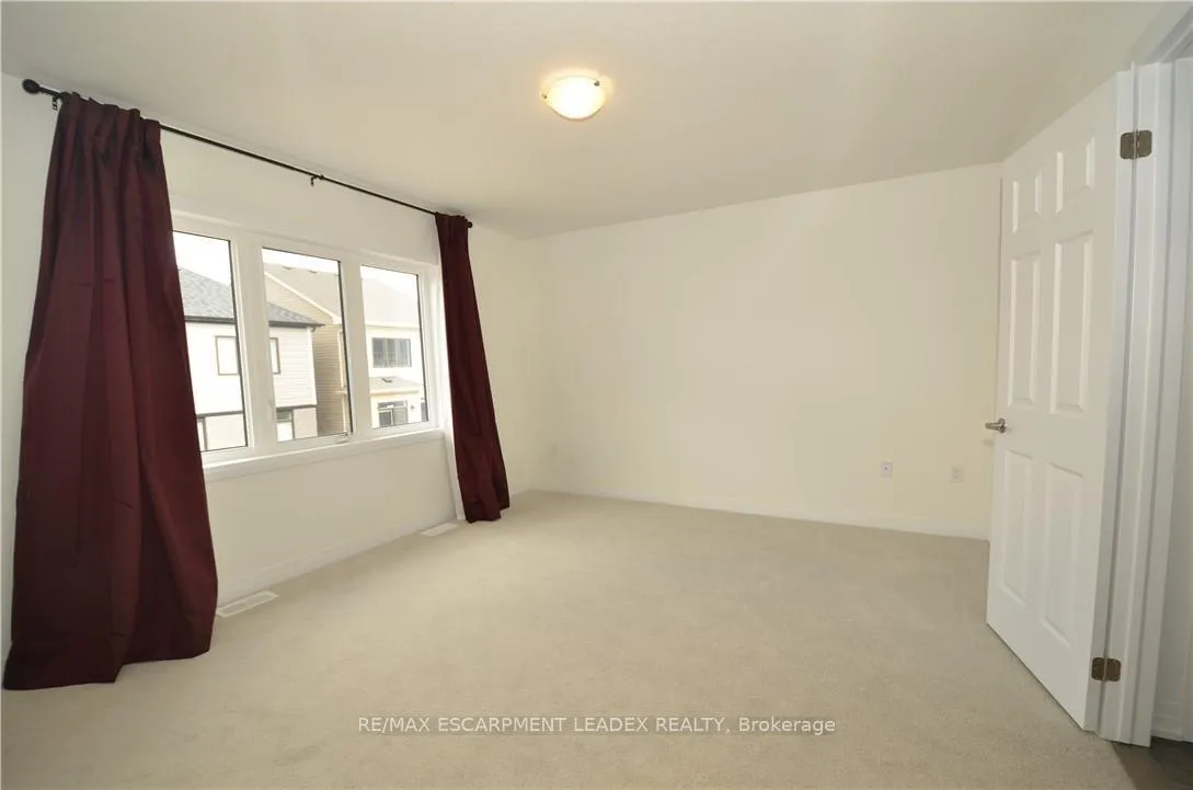 Photo 9 of 10 Heritage Way, Thorold, Rolling Meadows — HOMEH