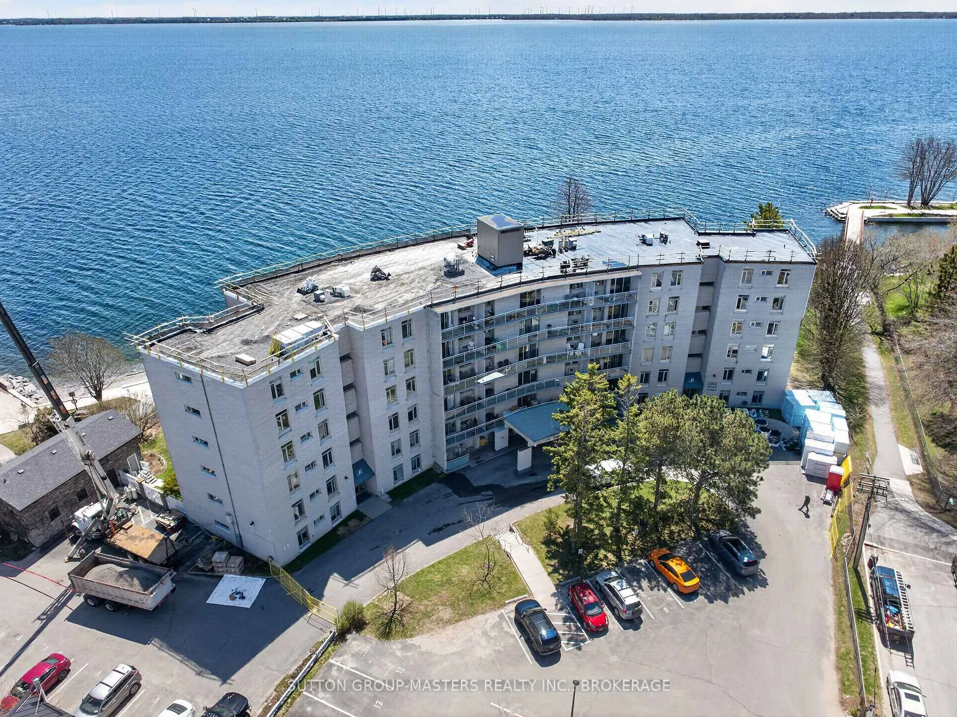 Front of Unit 401, 1 Mowat Avenue