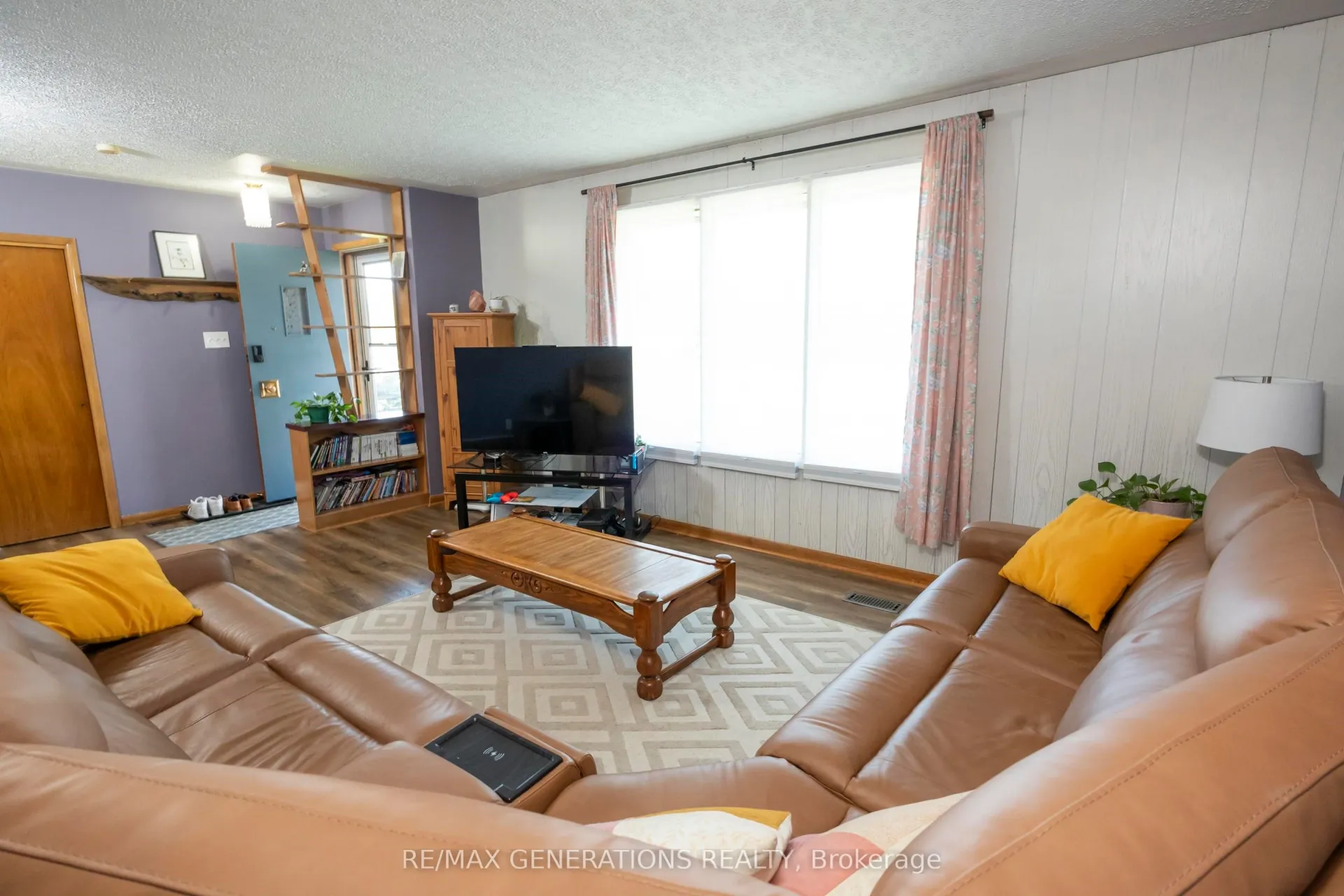 Photo 2 of 112 Ibbetson Street, Thunder Bay, Grandview — HOMEH