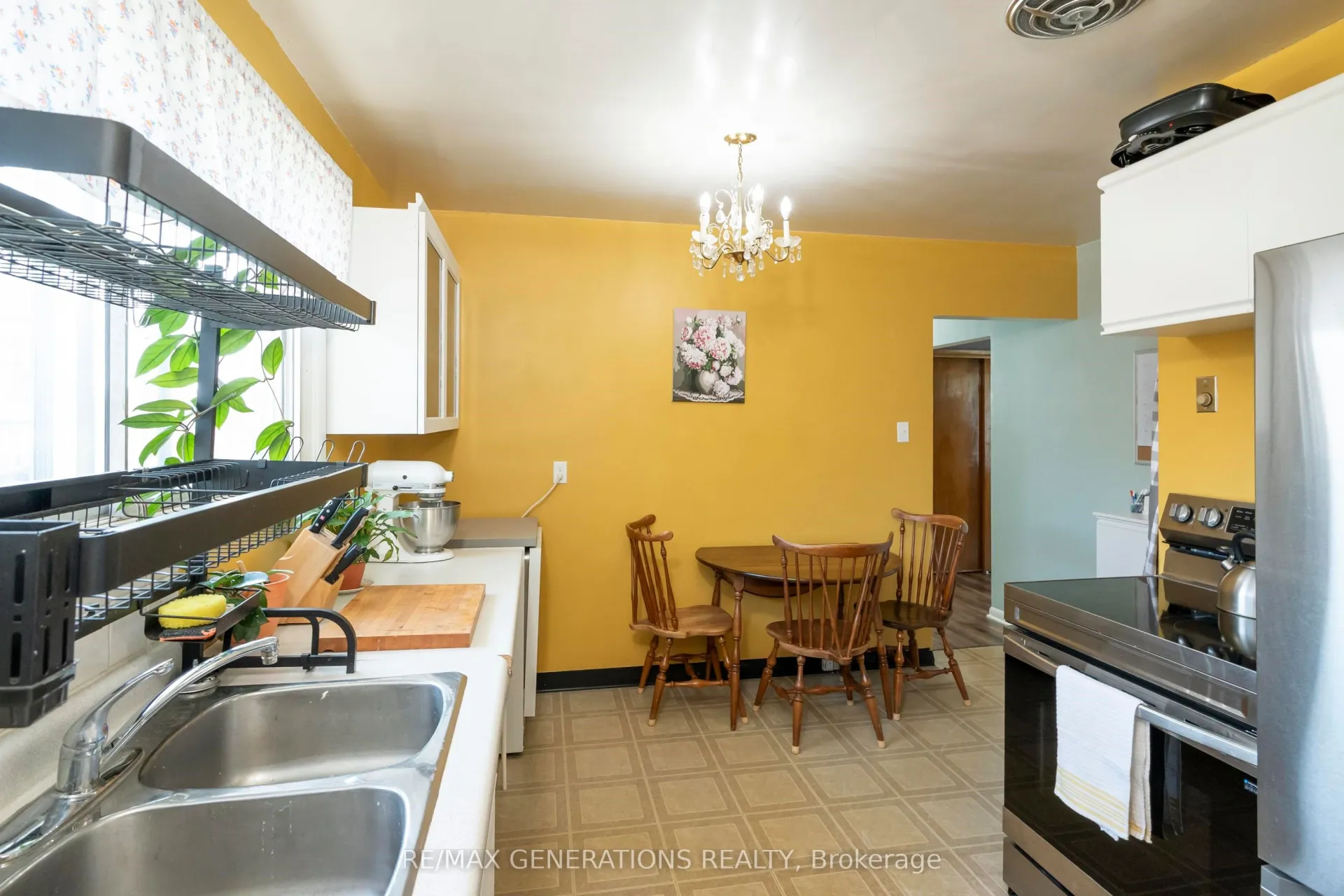 Photo 5 of 112 Ibbetson Street, Thunder Bay, Grandview — HOMEH