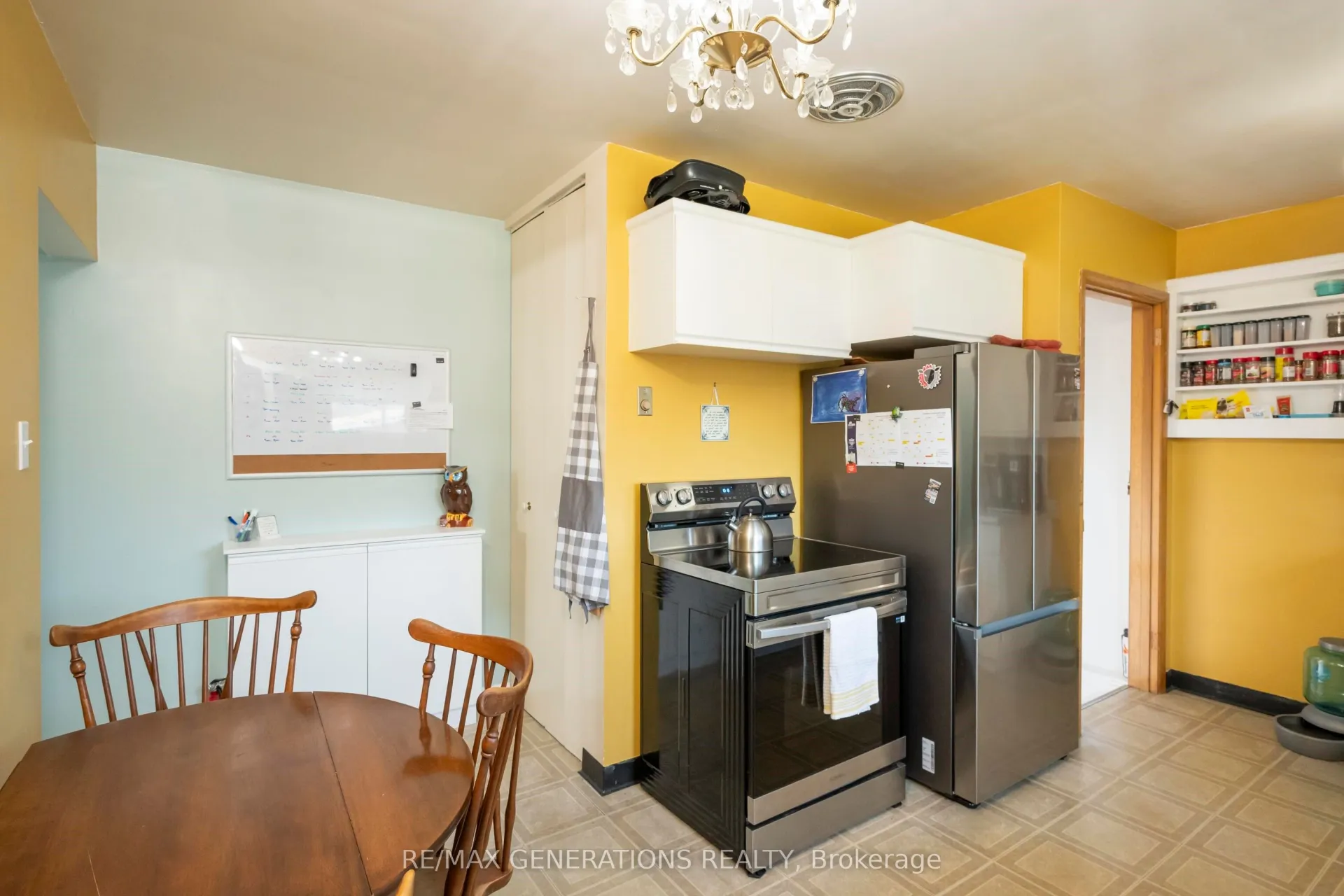 Photo 10 of 112 Ibbetson Street, Thunder Bay, Grandview — HOMEH