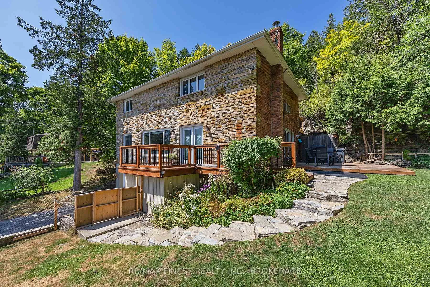 Photo 4 of 3327 Loughborough Drive, Kingston, City North of 401 — HOMEH