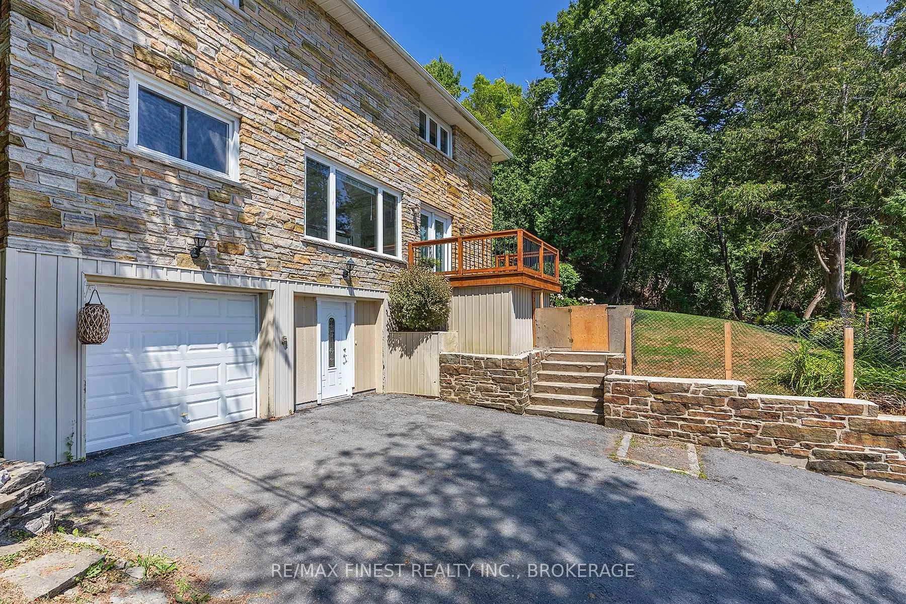 Photo 5 of 3327 Loughborough Drive, Kingston, City North of 401 — HOMEH