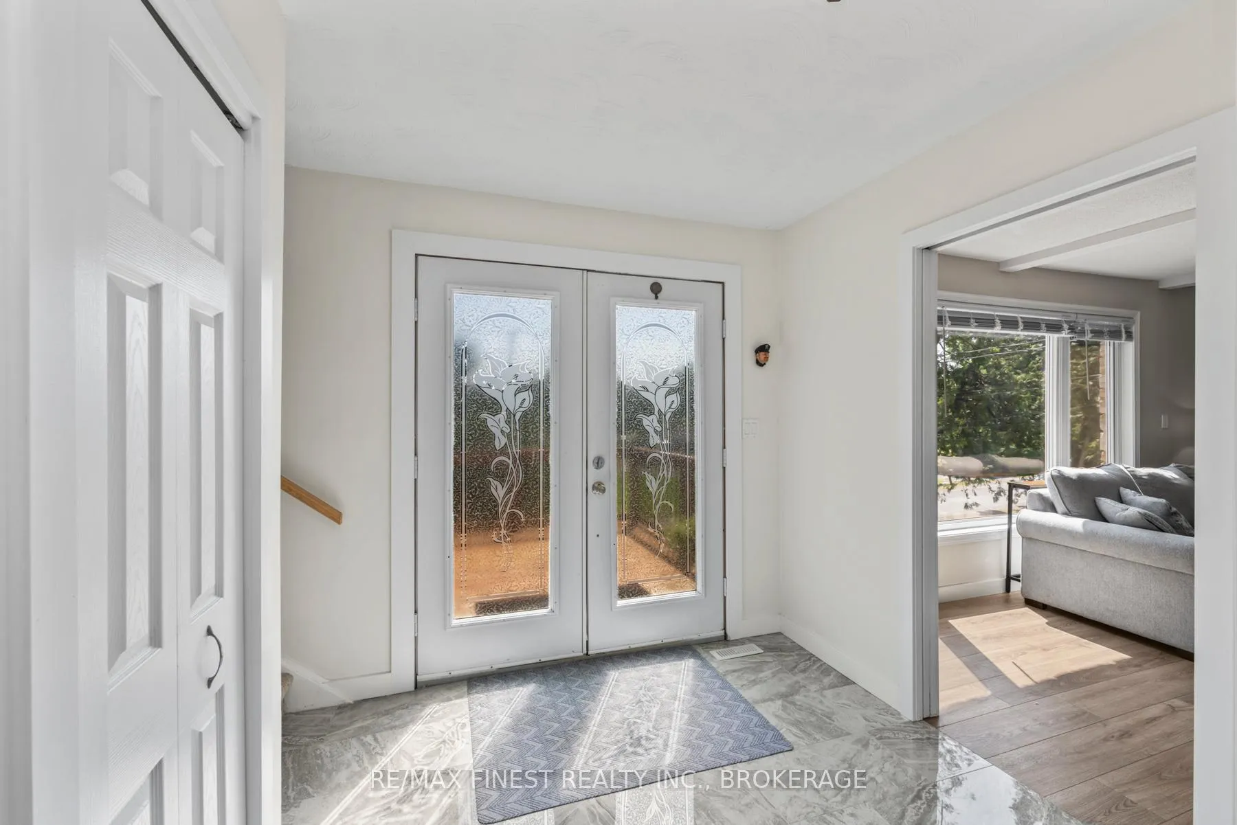 Photo 6 of 3327 Loughborough Drive, Kingston, City North of 401 — HOMEH