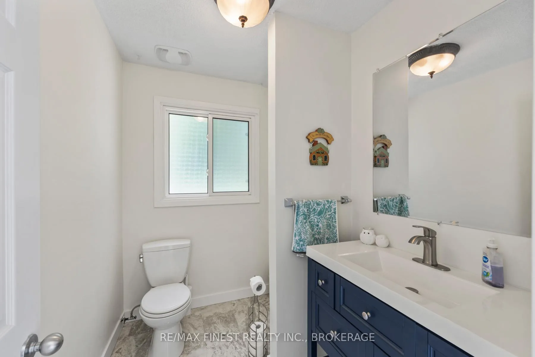 Photo 8 of 3327 Loughborough Drive, Kingston, City North of 401 — HOMEH