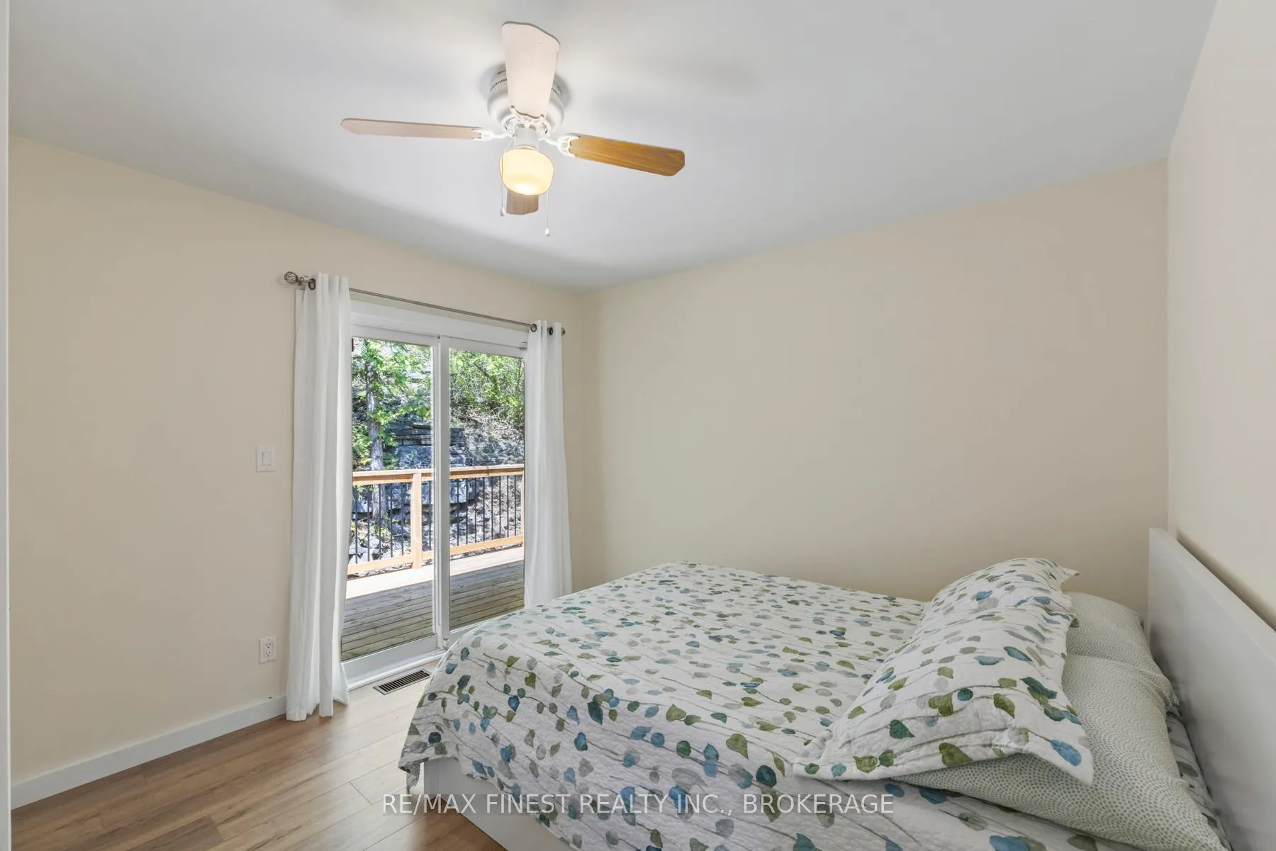 Photo 21 of 3327 Loughborough Drive, Kingston, City North of 401 — HOMEH
