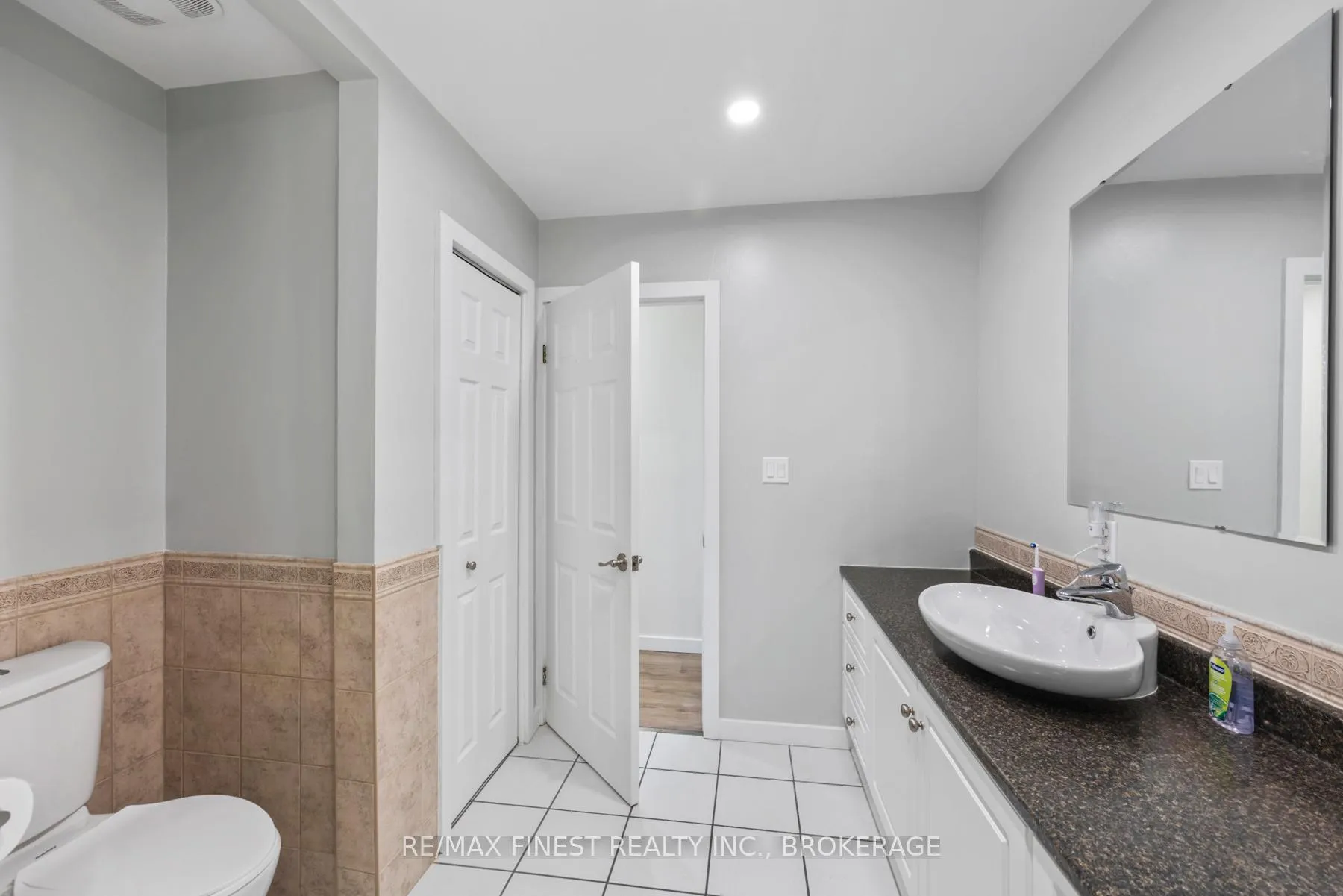 Photo 23 of 3327 Loughborough Drive, Kingston, City North of 401 — HOMEH