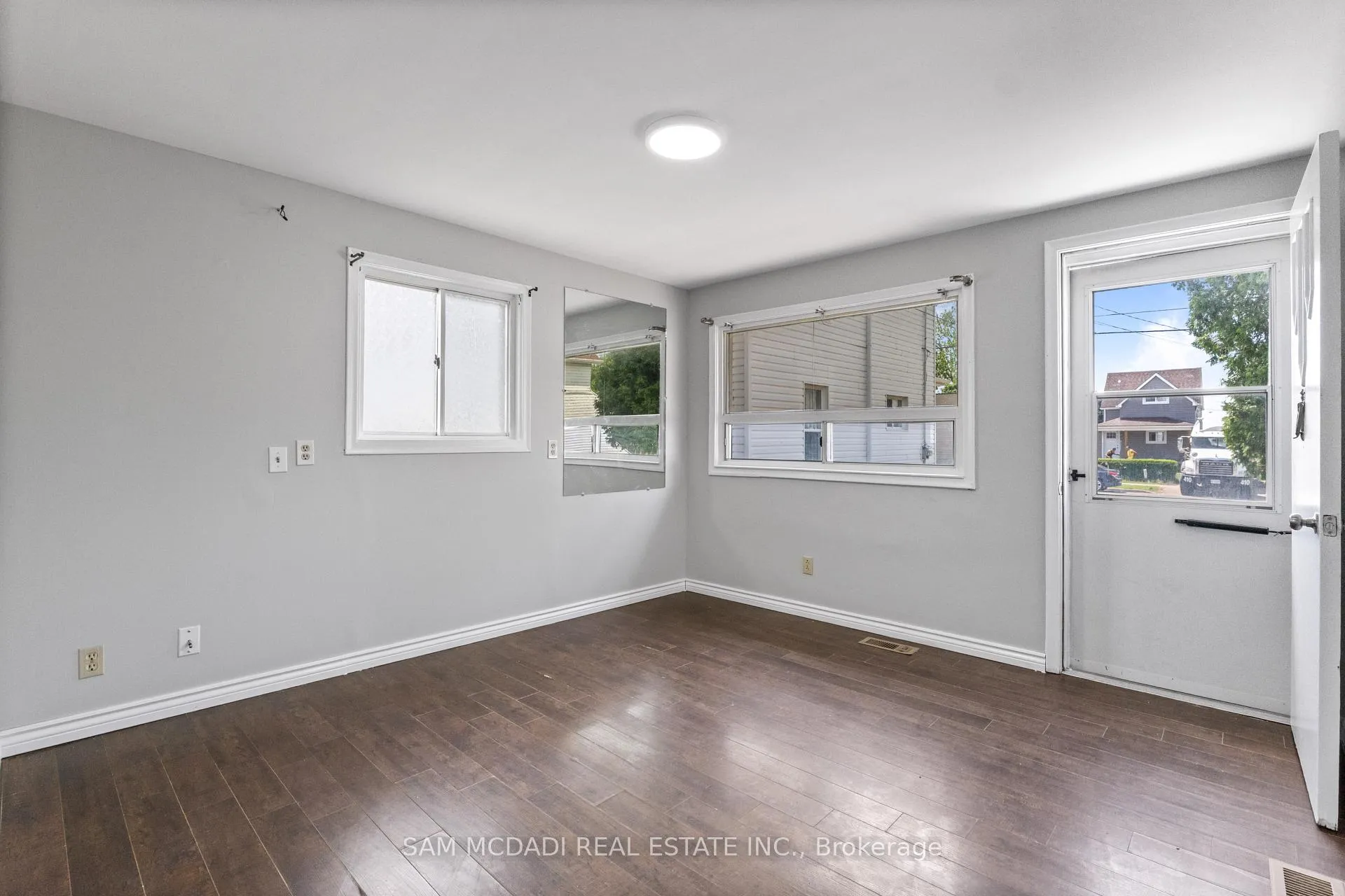 Photo 7 of 5717 Dunn Street, Niagara Falls, Dorchester — HOMEH