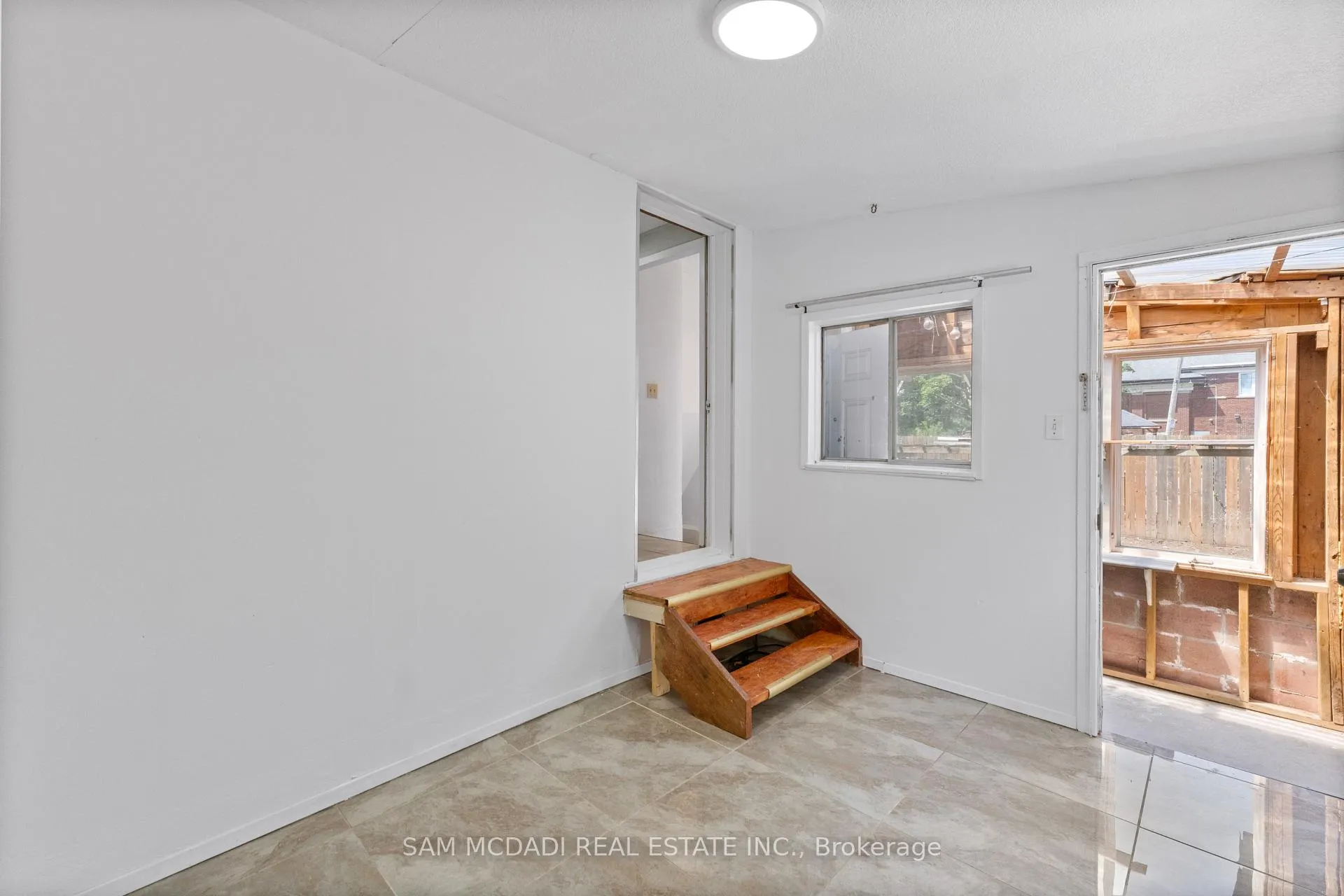 Photo 20 of 5717 Dunn Street, Niagara Falls, Dorchester — HOMEH