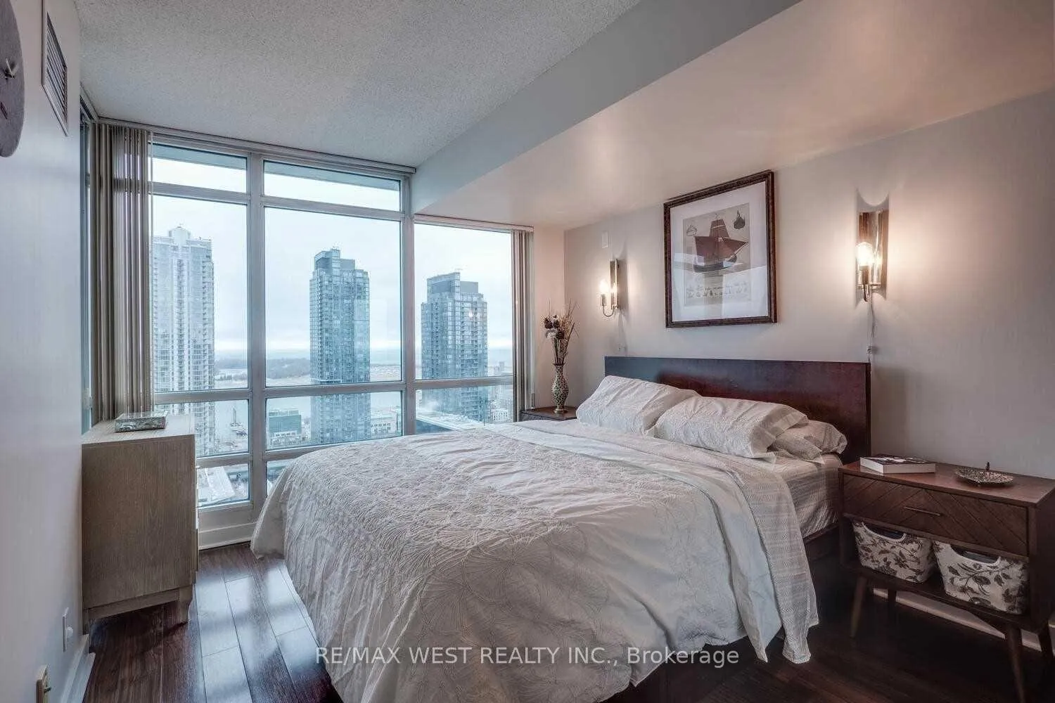 Photo 14 of Unit 3712, 397 Front Street W, Toronto, Waterfront Communities — HOMEH