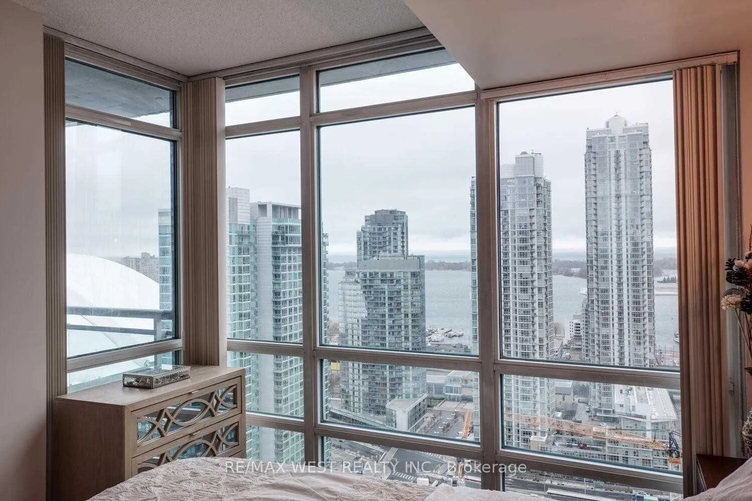 Photo 15 of Unit 3712, 397 Front Street W, Toronto, Waterfront Communities — HOMEH