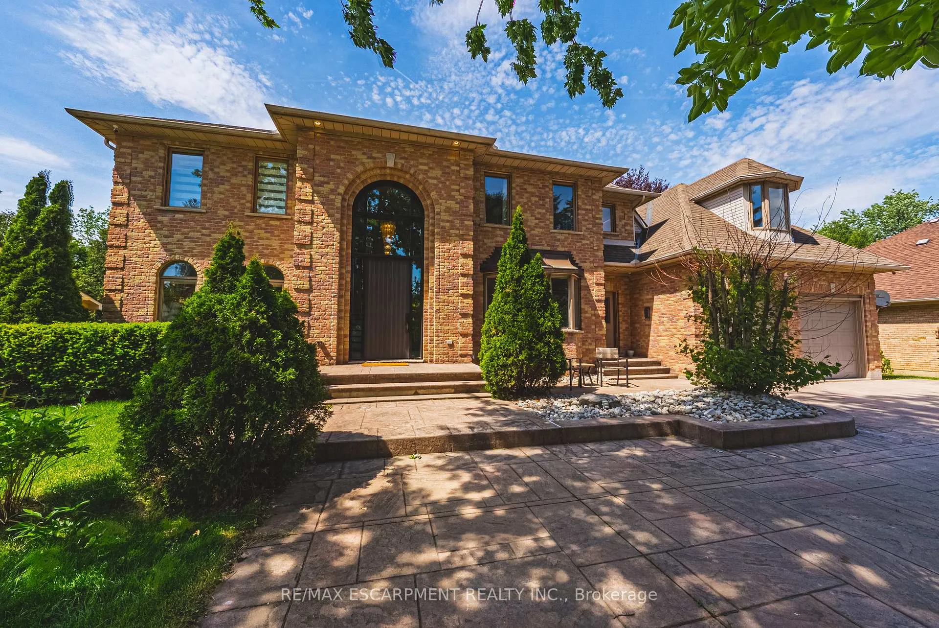 Photo 2 of 399 Golf Links Road, Hamilton, Ancaster — HOMEH