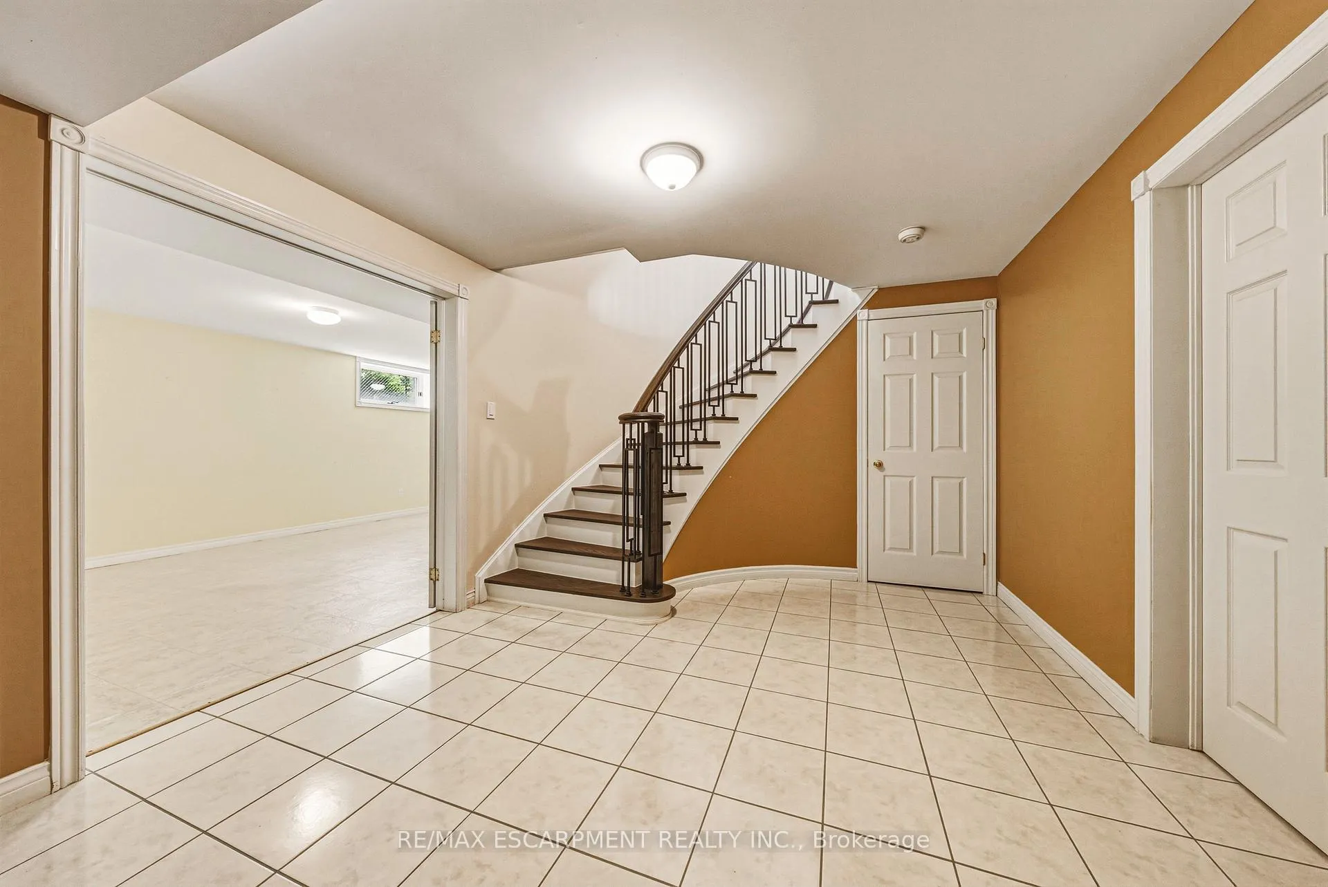Photo 40 of 399 Golf Links Road, Hamilton, Ancaster — HOMEH
