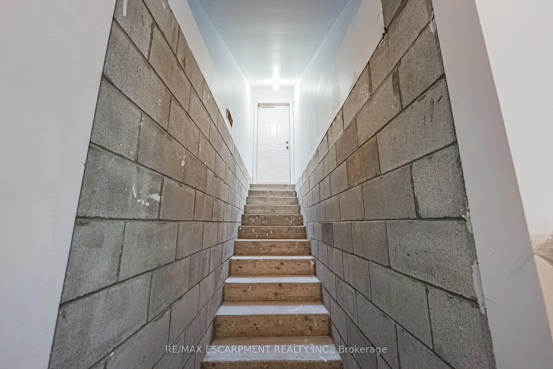 Photo 42 of 399 Golf Links Road, Hamilton, Ancaster — HOMEH