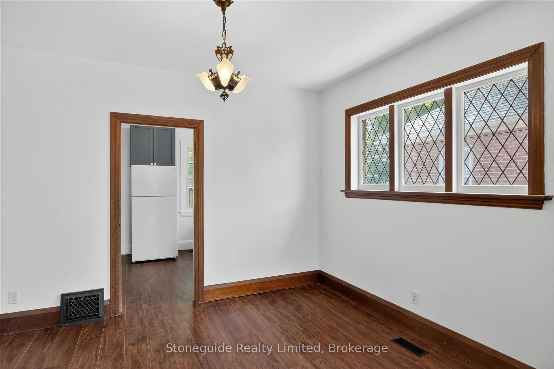 Photo 13 of 534 Douglas Avenue, Peterborough, Town Ward 3 — HOMEH