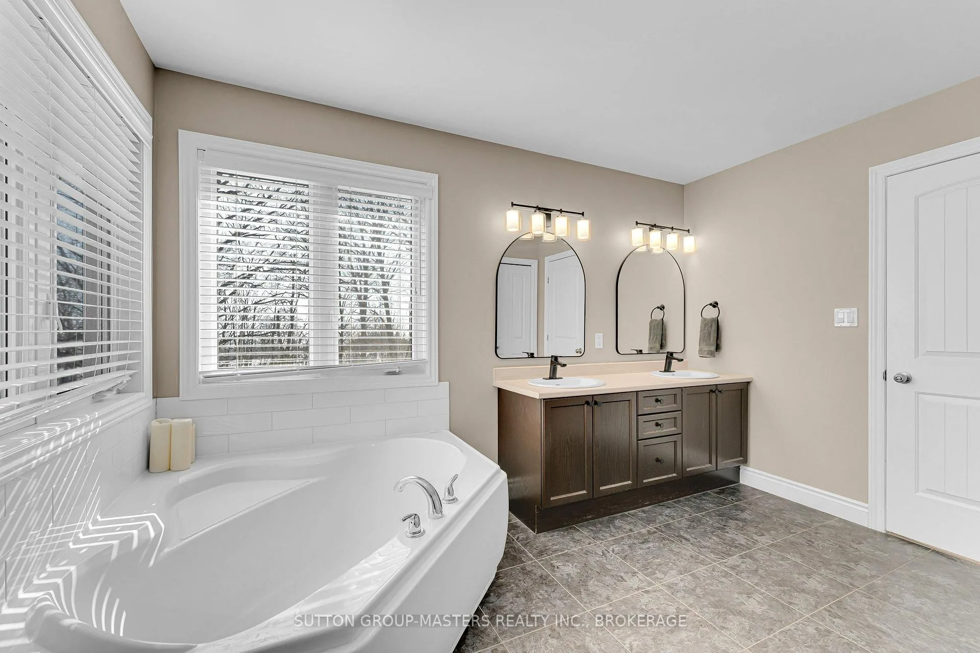 Photo 25 of 189 Macdougall Drive, Loyalist, Amherstview — HOMEH