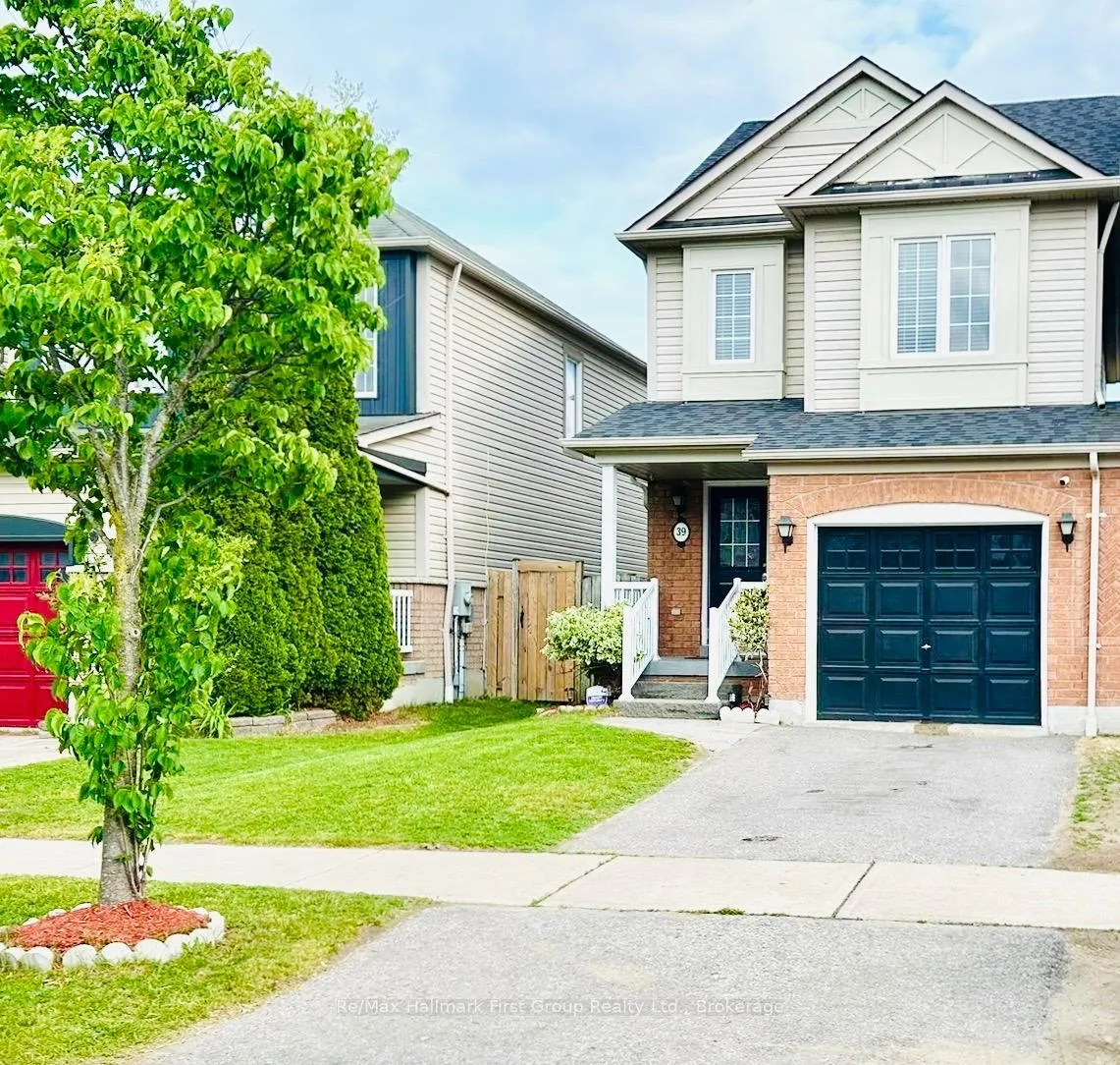 Front of 39 Robideau Place