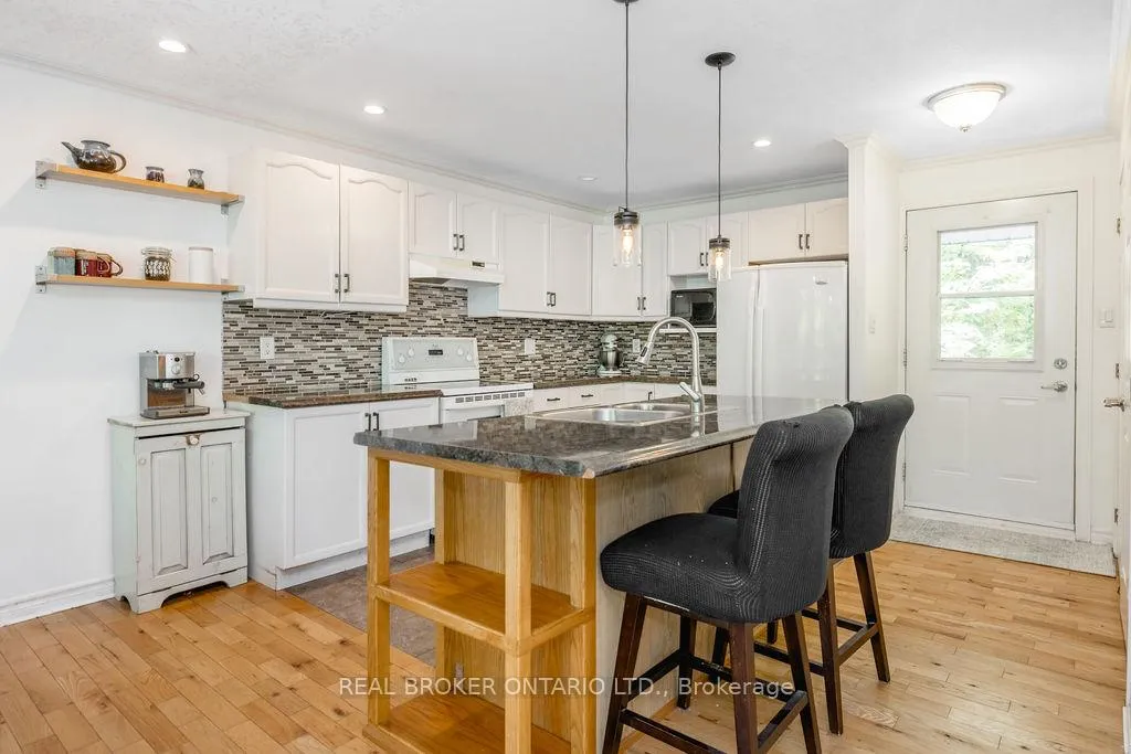 Photo 16 of 63 Huronwoods Drive, Oro-Medonte, Sugarbush — HOMEH