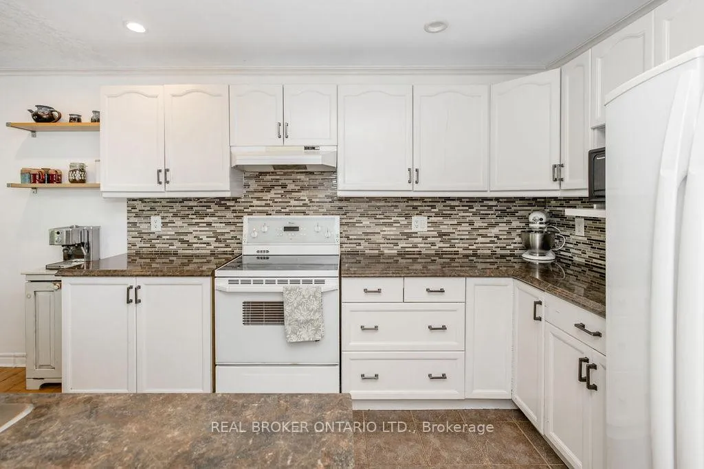 Photo 17 of 63 Huronwoods Drive, Oro-Medonte, Sugarbush — HOMEH