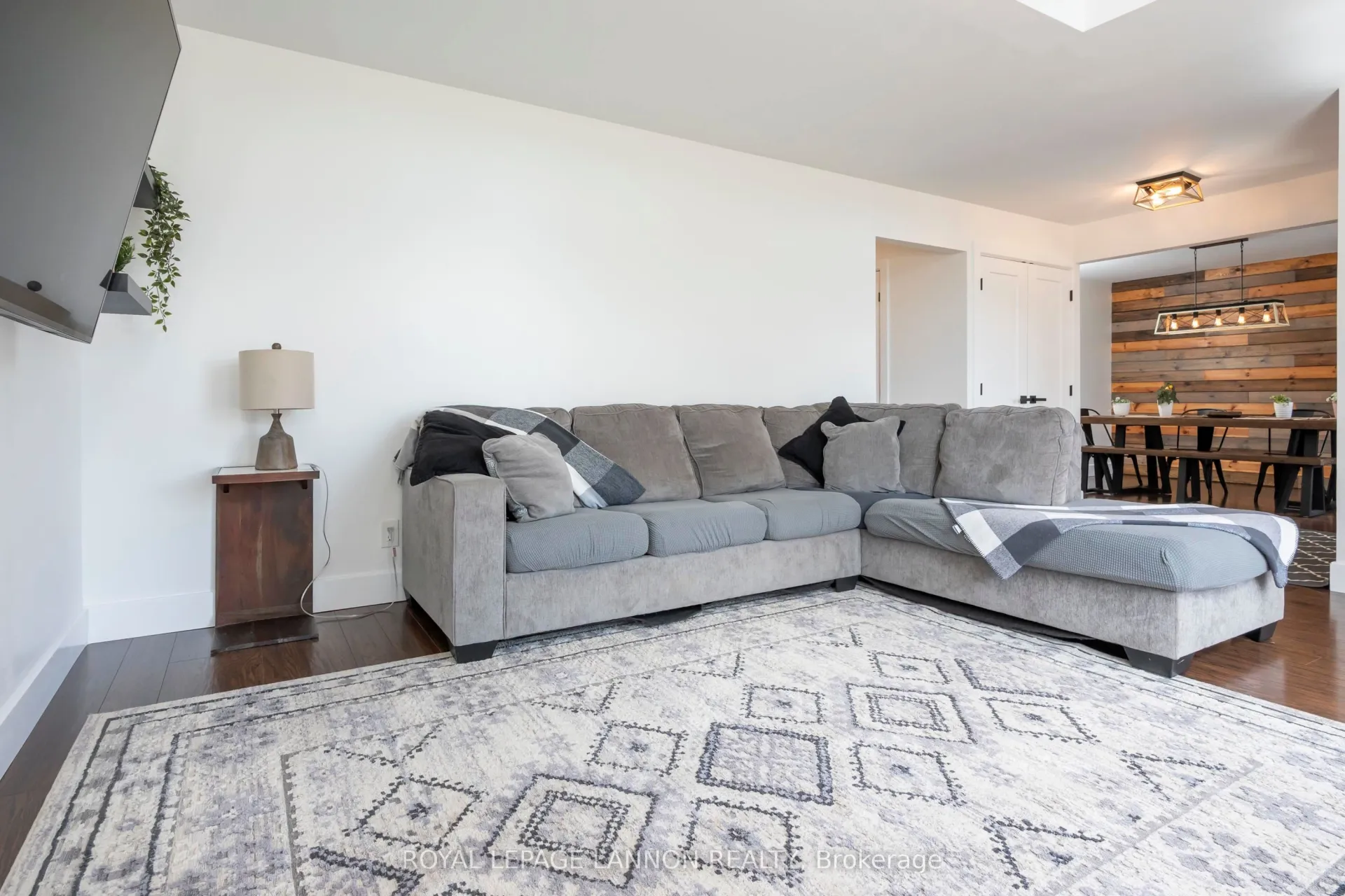 Photo 3 of 148 Nottingham Crescent, Thunder Bay, John Street North — HOMEH
