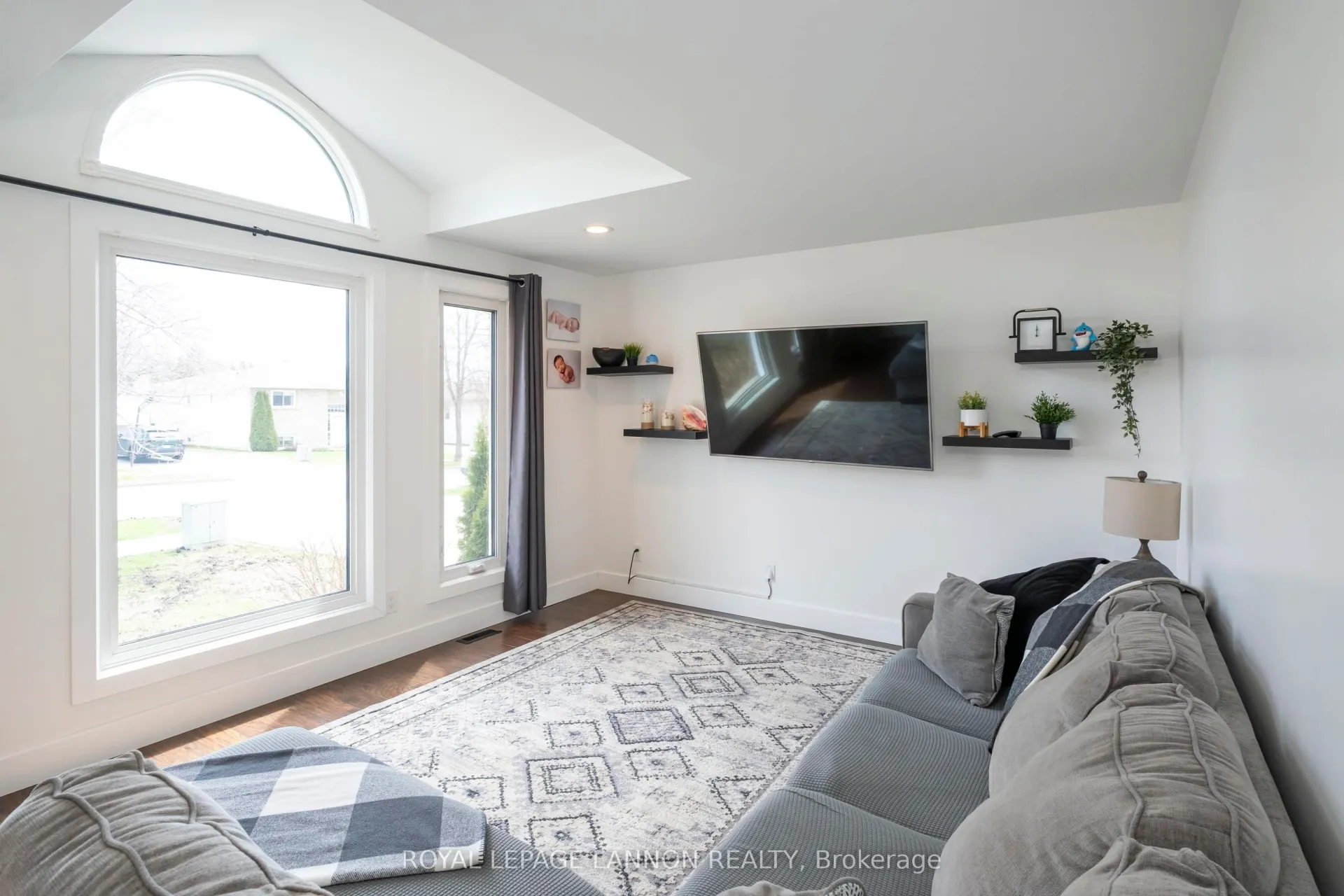 Photo 4 of 148 Nottingham Crescent, Thunder Bay, John Street North — HOMEH