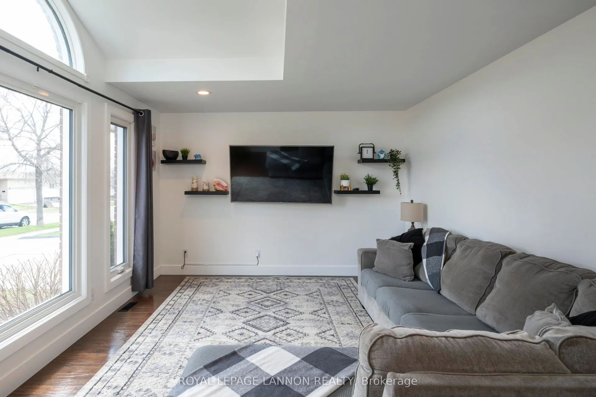 Photo 5 of 148 Nottingham Crescent, Thunder Bay, John Street North — HOMEH