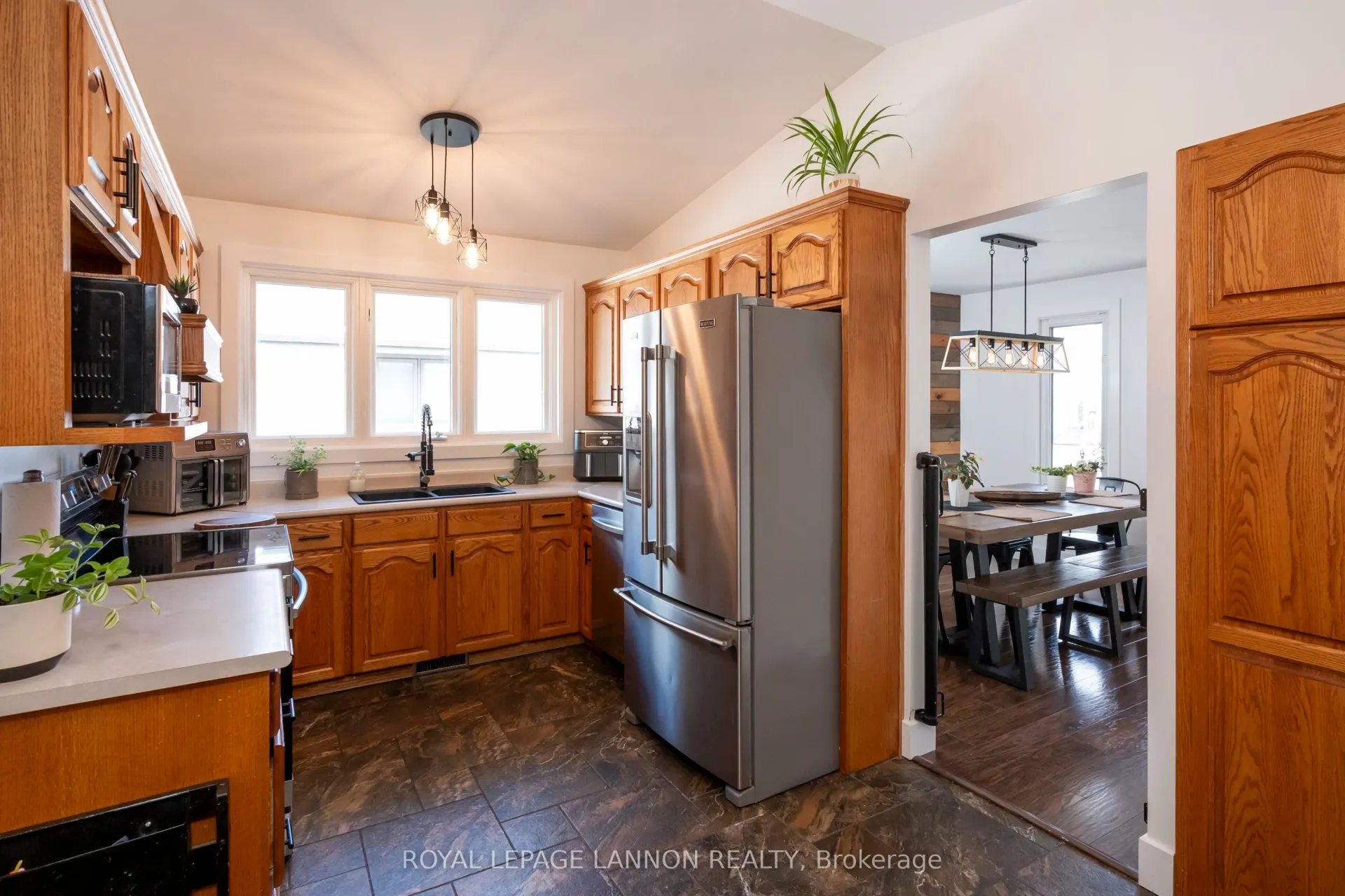 Photo 9 of 148 Nottingham Crescent, Thunder Bay, John Street North — HOMEH