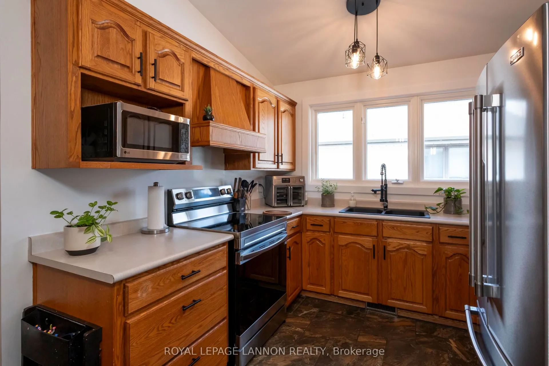 Photo 10 of 148 Nottingham Crescent, Thunder Bay, John Street North — HOMEH
